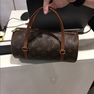 EUC LOUIS VUITTON CLASSIC PAPILLON 26