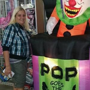 Meet your Posher, Iris