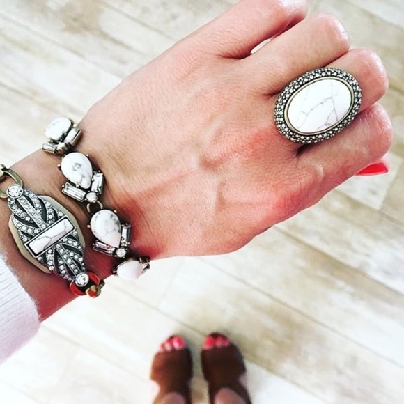 🆕 Statement Bracelet - Picture 2 of 3