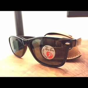 Ray-Ban New Wayfarer Polarized Black Sunglasses