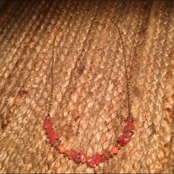 Cherry Quartz Chips Necklace - Picture 3 of 3