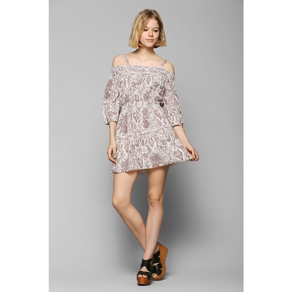 Ecote Off-the-shoulder Peasant Dress