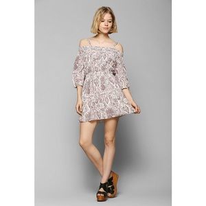 Ecote Off-the-shoulder Peasant Dress