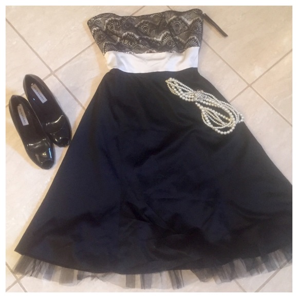 NWT TAHARI BY ARTHUR LEVINE LACE STRAPLESS DRESS - Picture 3 of 5