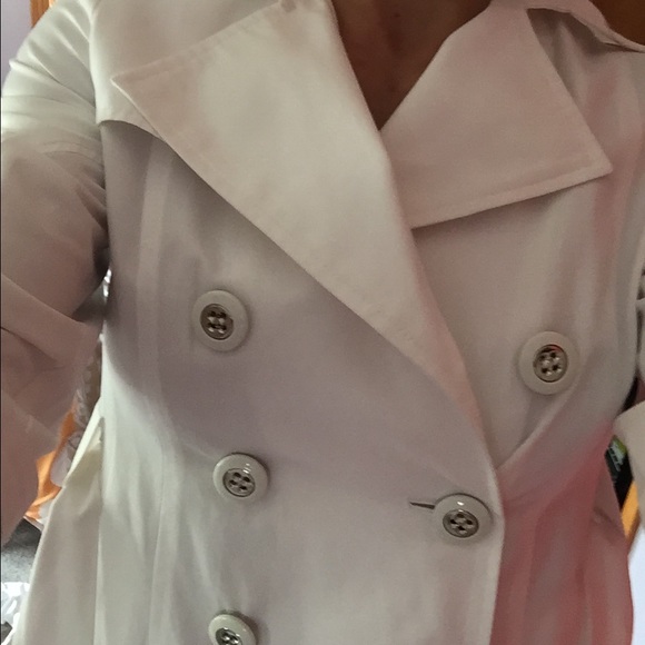 🛑SOLD🛑Guess white trench - Picture 2 of 2