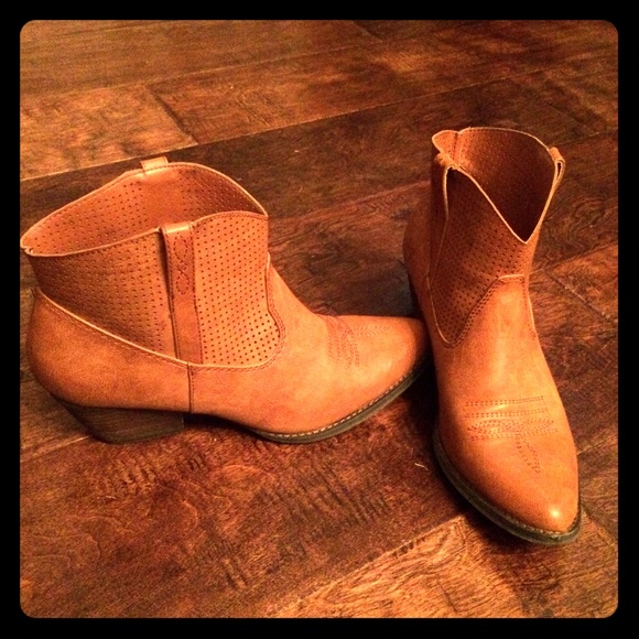 SALE!! Ankle-height boots