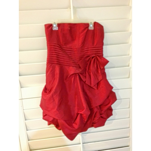 💃🏼Red Strapless Formal Dress w/ Bubble Skirt💃🏼