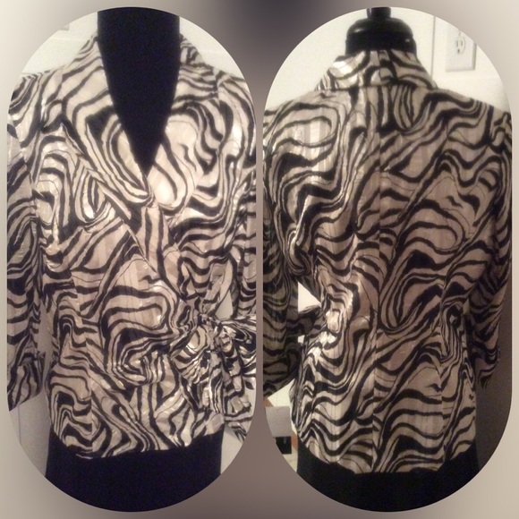 🎉SALE🎉🌹Designer Animal Print Blouse🌹