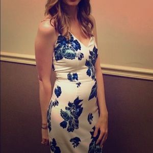 Beautiful floral sheath dress. Size M