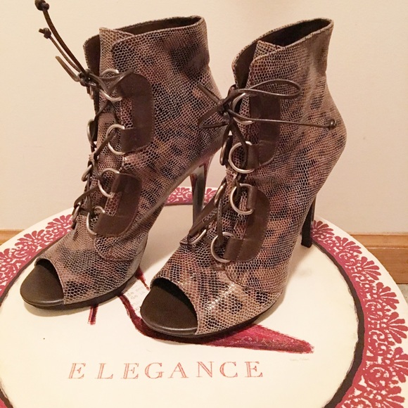 Reduced-Never Worn Bcbgeneration "Zuton" bootie S7 - Picture 2 of 4