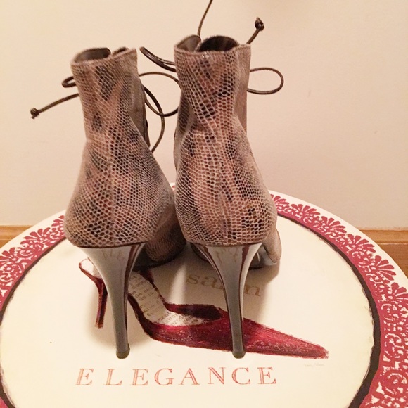 Reduced-Never Worn Bcbgeneration "Zuton" bootie S7 - Picture 3 of 4
