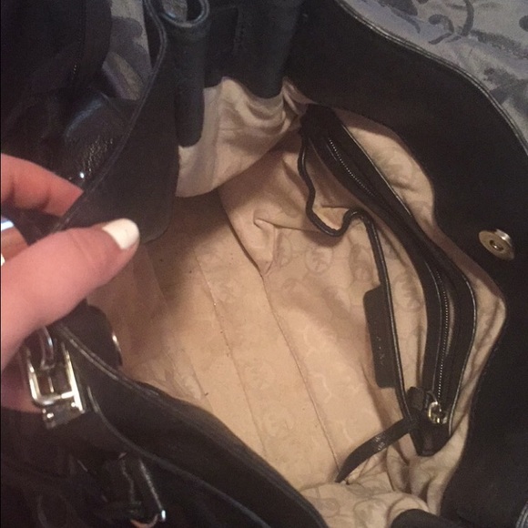 Michael Khors purse - Picture 3 of 3