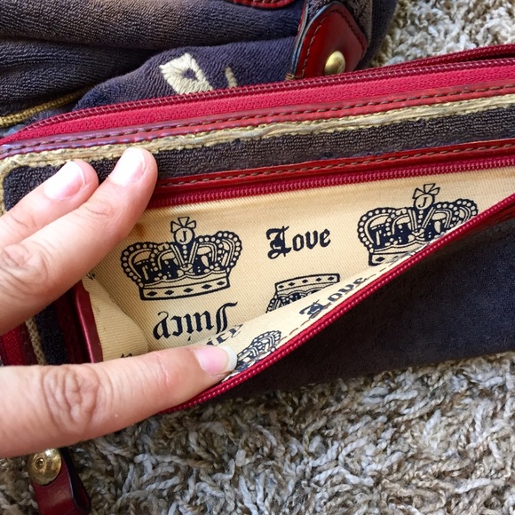 🎉HP🎉Juicy couture hobo w matching wallet 🍓🍓🍓 - Picture 3 of 4