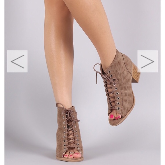 •CLEARANCE• Black lace up booties - Picture 3 of 4