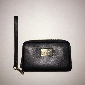 Michael Kors iPhone SE wallet wristlet