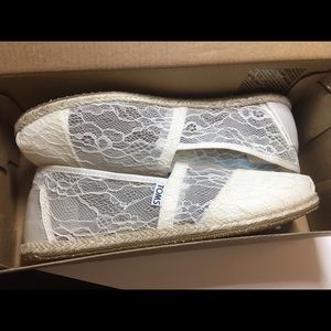 TOMS Classic Lace Flats