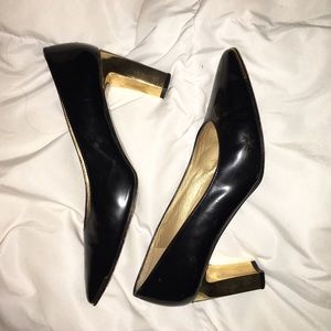 Stuart Weitzman Black & Gold Heel!