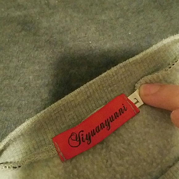 Gorgeous Pull Over Crew - Picture 2 of 4