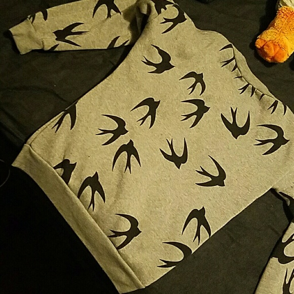 Gorgeous Pull Over Crew - Picture 3 of 4