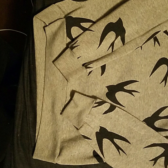 Gorgeous Pull Over Crew - Picture 4 of 4