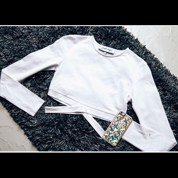 Kendall & Kylie long sleeve crop top
