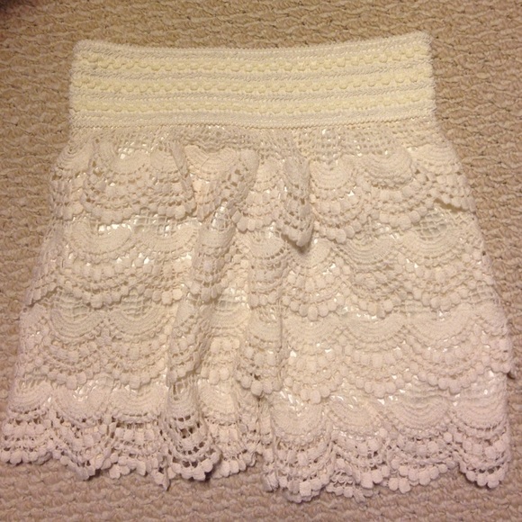 Cream lace crochet shorts