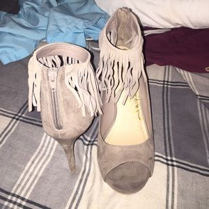 Fringy felt heels!