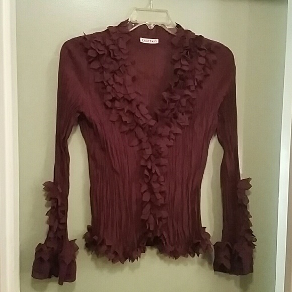 Top, Fringes Around Neck & Wrist - Picture 1 of 2