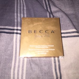 Champagne Pop Becca Highlighter!!!