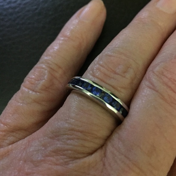Jewelry - 🔴 Doorbuster 30% off Sapphire Band ring