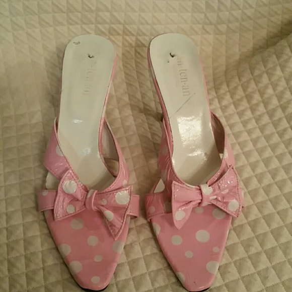 Really Cute pink and white pokadot shoes