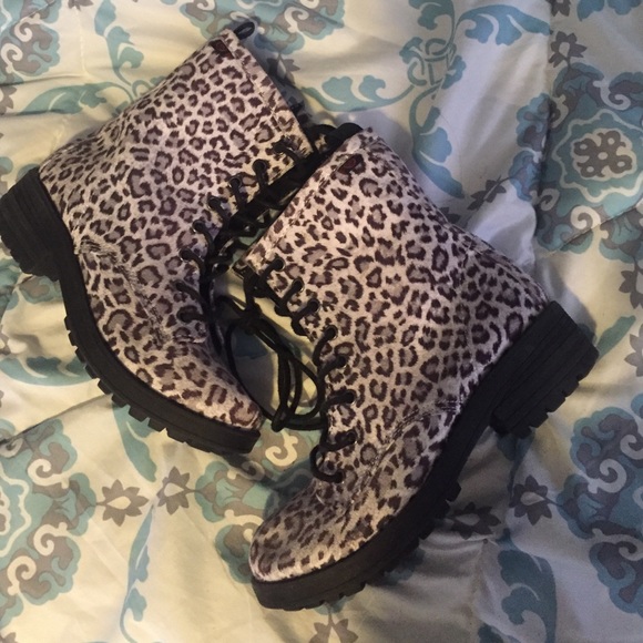 Super cute cheetah combat boots!