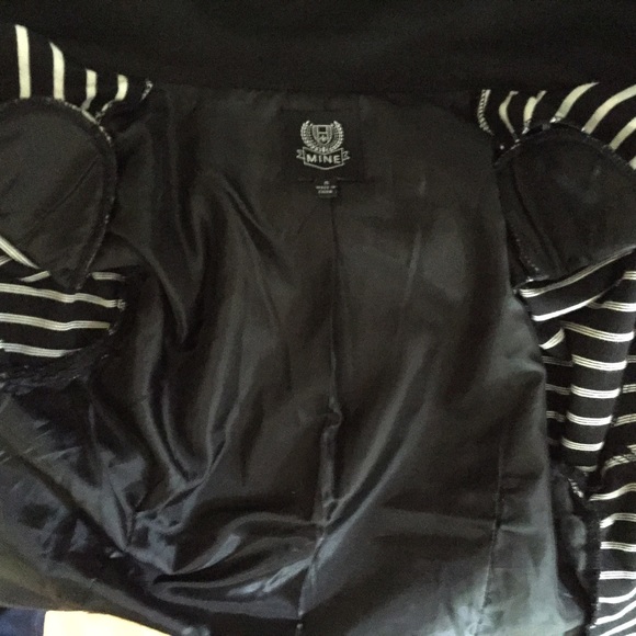 Blazer - Picture 3 of 3