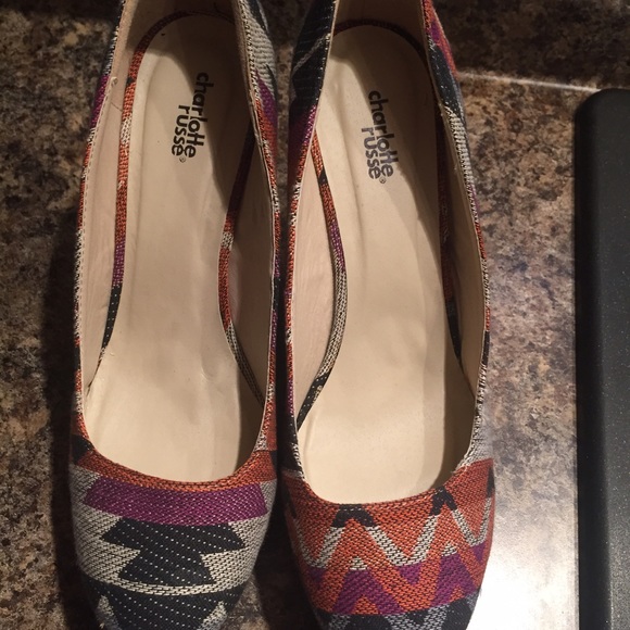 Aztec Print Wedges - Picture 3 of 4