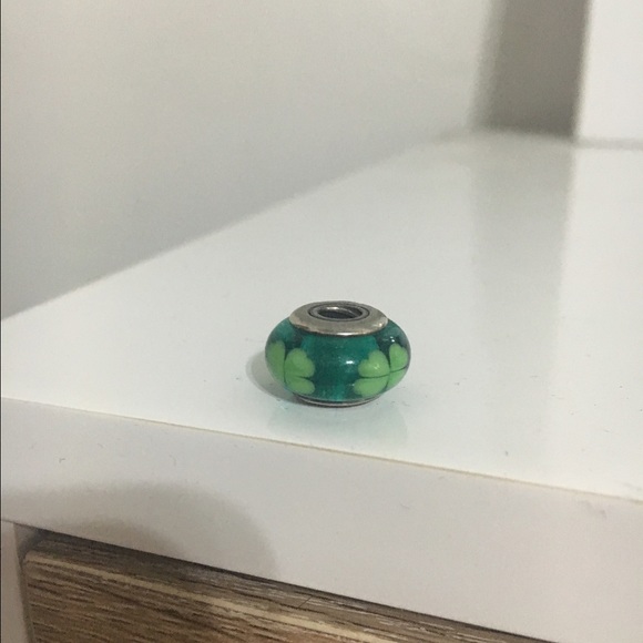 Pandora charm- four leaf clover