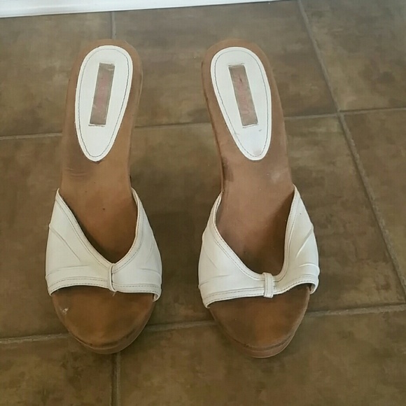 Open toe heel sandal