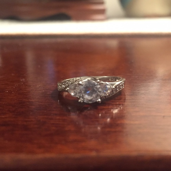 3 Stone Ring - Picture 4 of 4