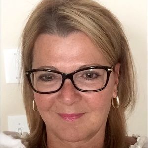 Meet your Posher, Dee