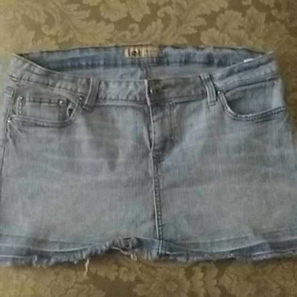 On hold Jean mini skirt lei sz 13 stretch