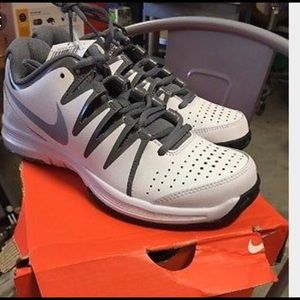 Nike Women's Vapor Court Tennis Shoes. Retail $70