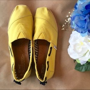 TOMS Bimini Yellow Shoes - size 6.5 - Nautical!