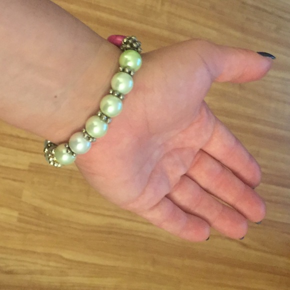 Pink and white bracelet - Picture 2 of 4