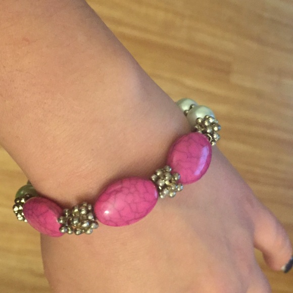 Pink and white bracelet - Picture 3 of 4