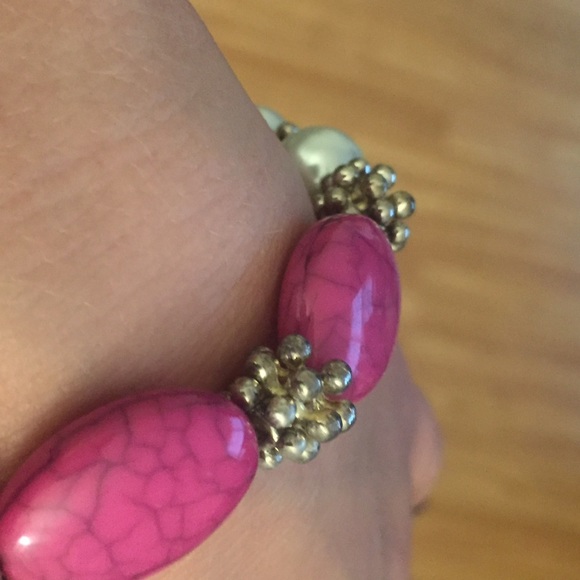 Pink and white bracelet - Picture 4 of 4