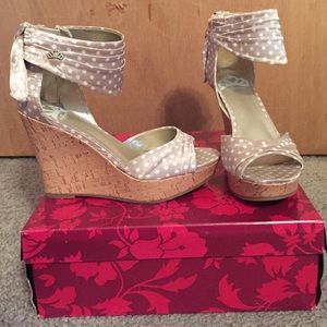 Tan with white polka dots wedges