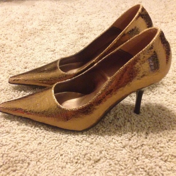 Gold Pumps from Spain - Picture 2 of 4