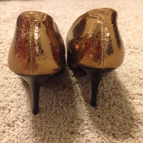 Gold Pumps from Spain - Picture 3 of 4