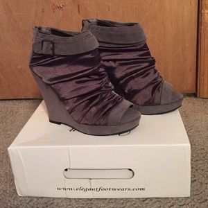 Grey wedge peep toe