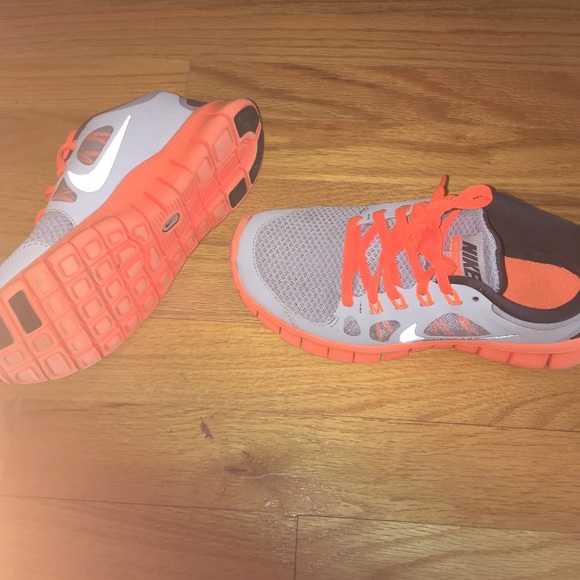 brand new nikes!!!! - Picture 3 of 3