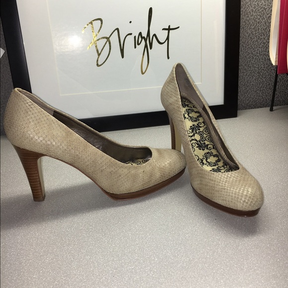 Bandolino nude heels